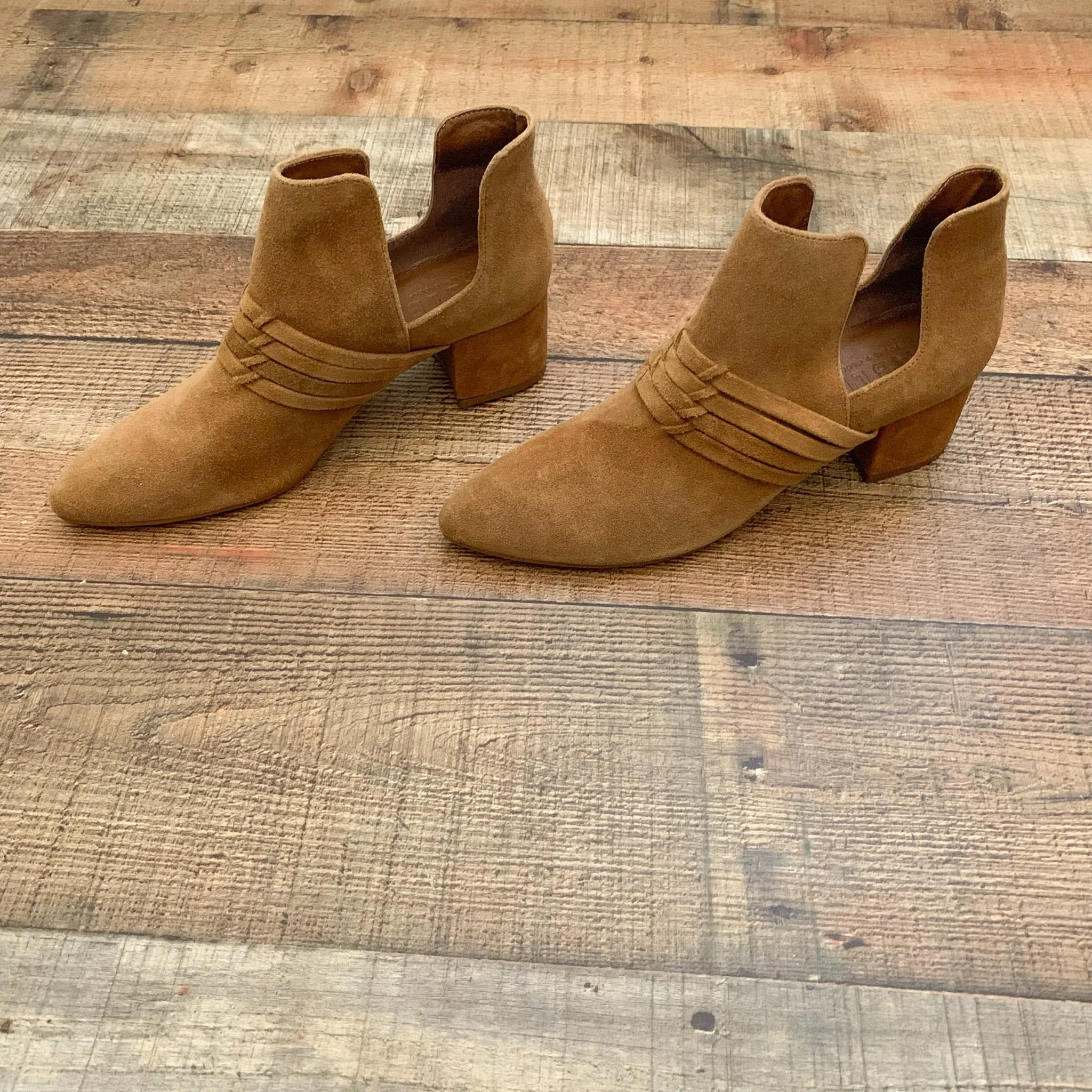 Able Camel Suede Like Heel Shoes- Size 8