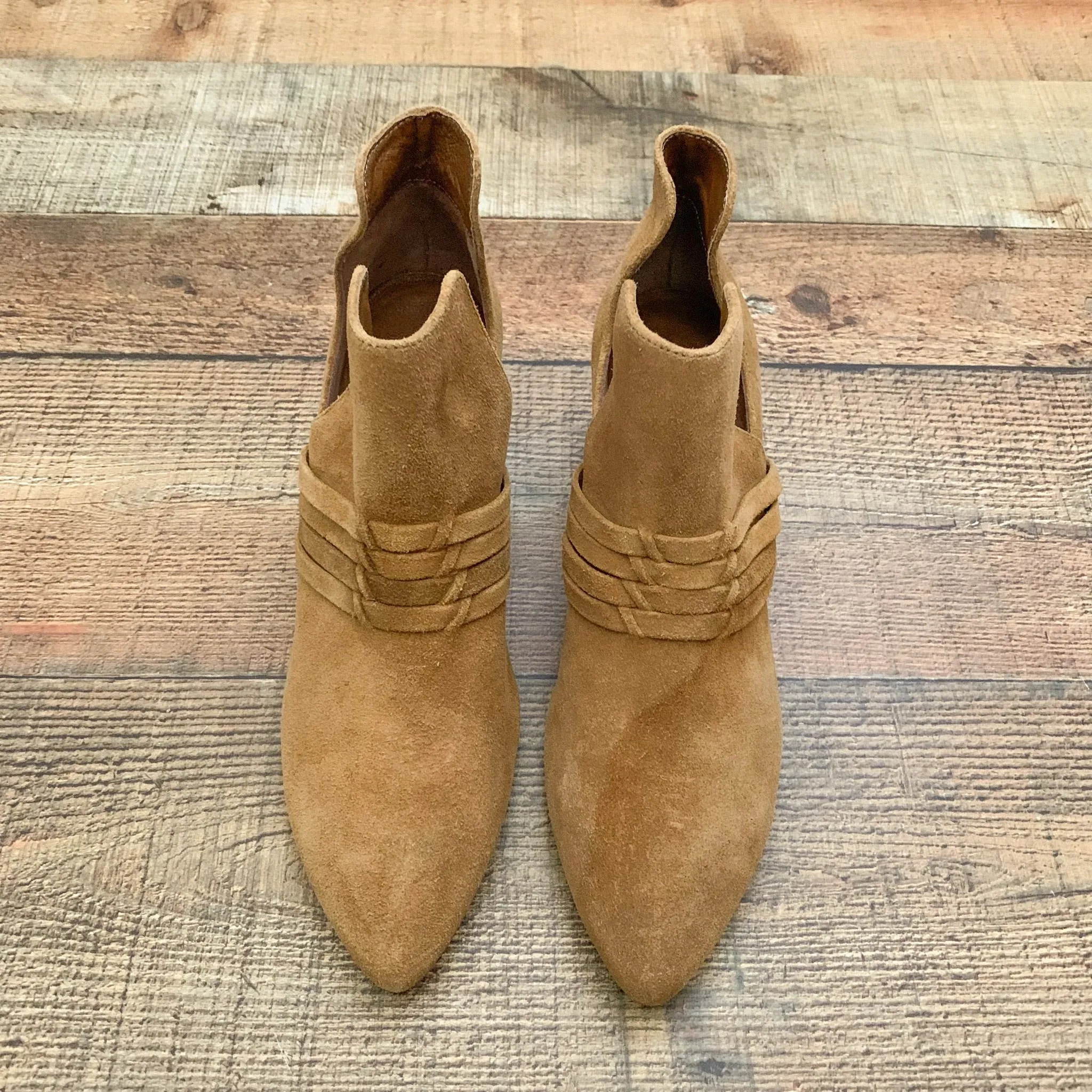 Able Camel Suede Like Heel Shoes- Size 8