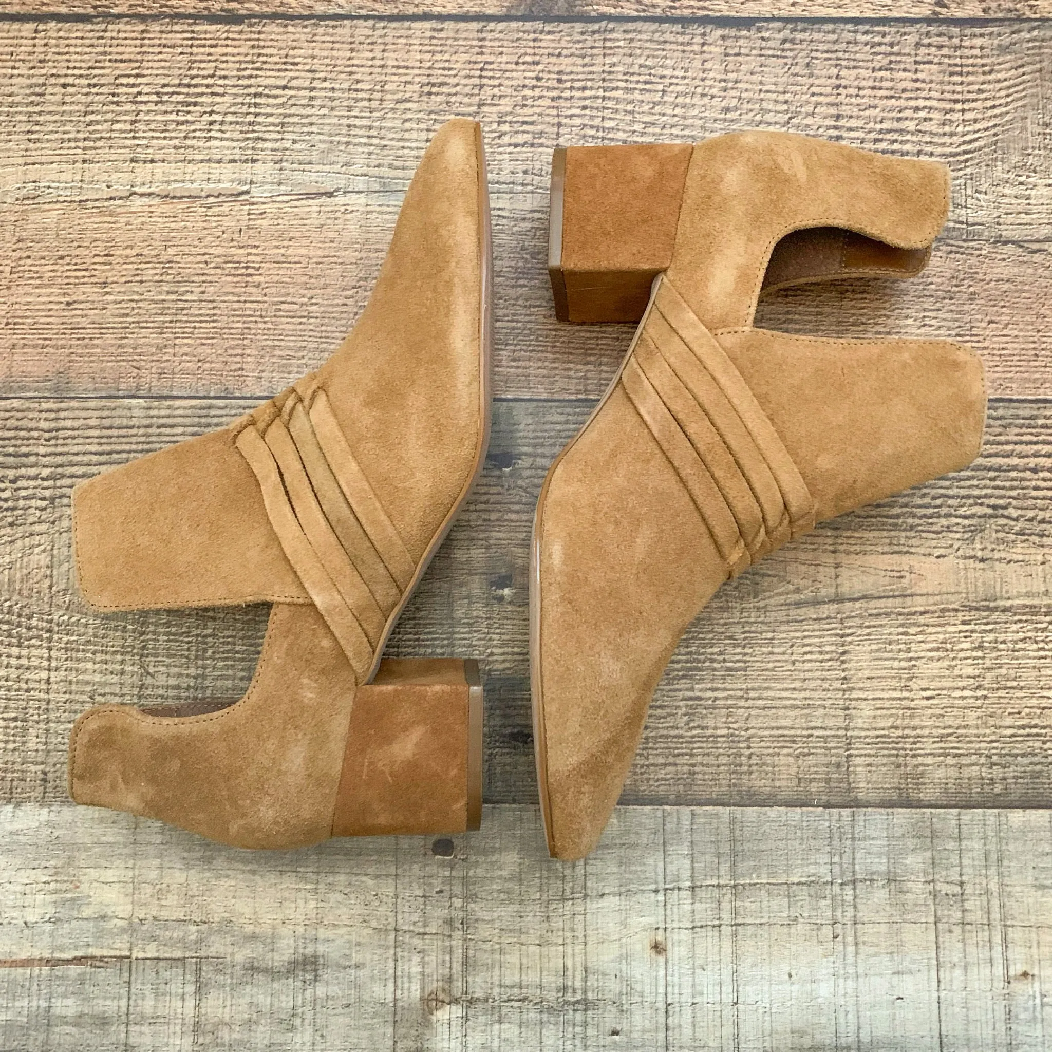 Able Camel Suede Like Heel Shoes- Size 8